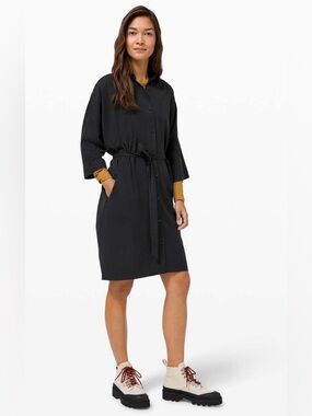 Lululemon perfectly poised Button Down Dress With Pockets Size 6 oversized